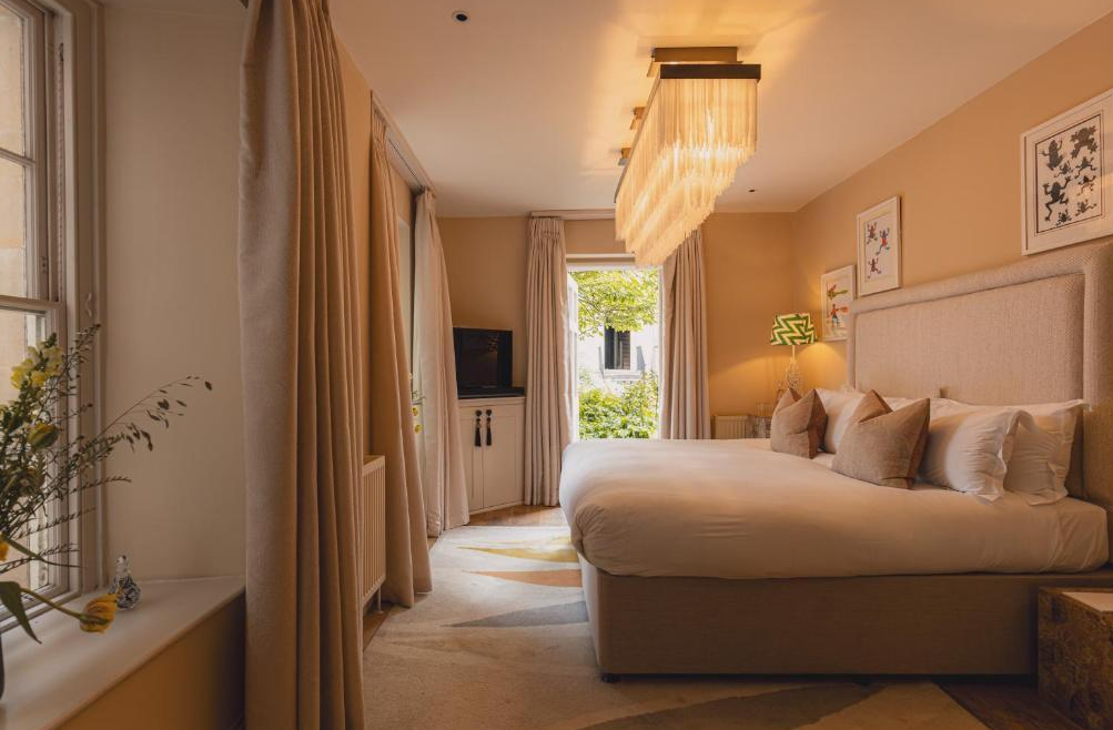 How to Create a Cozy Bedroom That Feels Like a Weekend Getaway