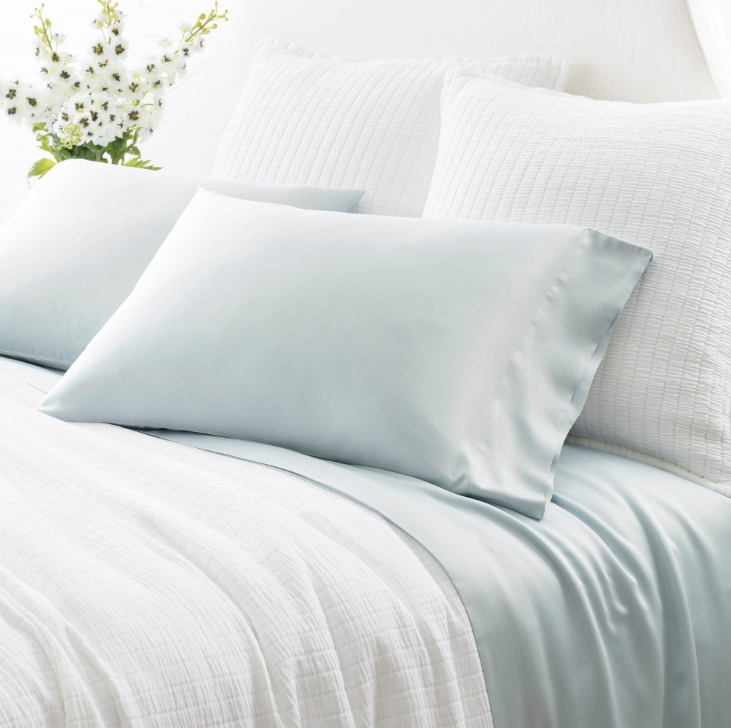 Cooling Pillowcases vs. Cotton Pillowcases: Which One Is Right for You?