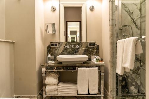 7 Simple Ways to Make Your Bathroom Feel Like a Boutique Hotel