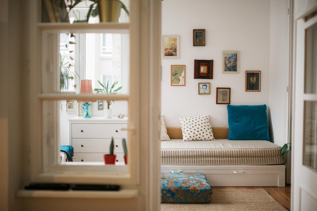 5 Easy Ways to Make Your Living Room Feel More Cozy and Relaxing