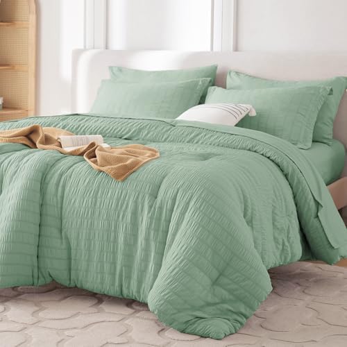 MUXHOMO 7 Pieces Oversized King Comforter Set, Seersucker Bed in a Bag by MUXHOMO