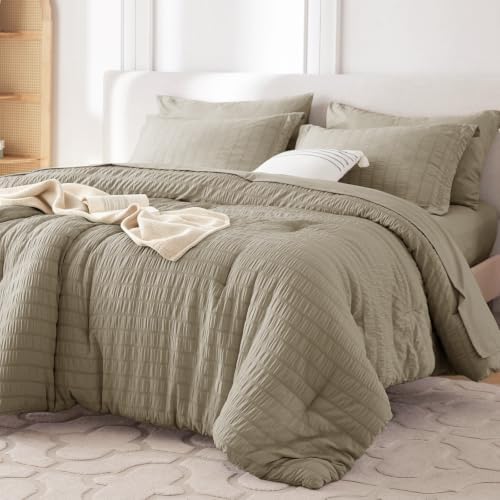 MUXHOMO 7 Pieces California King Comforter Set, Seersucker Bed in a Bag Cal by MUXHOMO