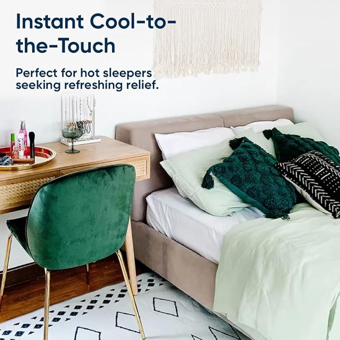 Vesta Washable Silk Lightweight Comforter, Cooling Blanket for Hot Sleepers, 100% Long Staple Mulberry Silk, Moisture & Thermal Control for Summer Use (Tender Green, King/Cal King 104'' X 90'')