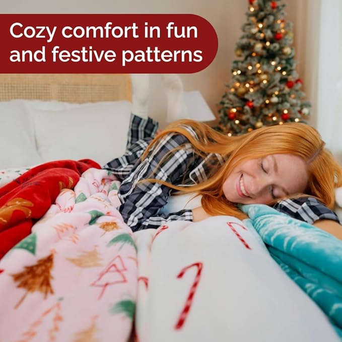 Christmas Sherpa Blanket Throw Size - Reversible Sherpa Fleece Blanket - Super Soft Double Sided Throw for Bed, Sofa, Couch - Thick, Cozy & Plush - Xmas Winter Bedding - Christmas Snowflakes, 50x60