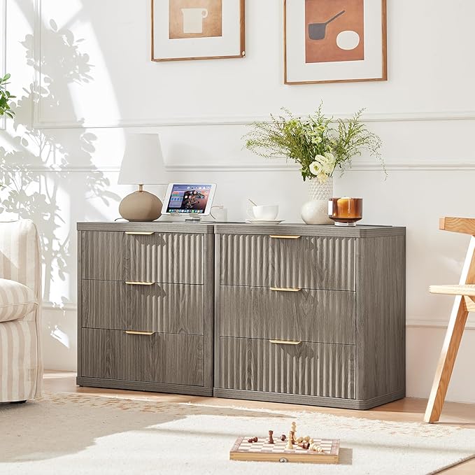LEYAOYAO 23" Wide Fluted Farmhouse Night Stand Set of 2 with Charging Station, 3 Drawers Large End Table w/Metal Handle,Grey Nightstand Bedside Table,Wood Dresser for Bedroom, Closet