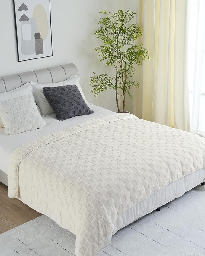 Uttermara Sherpa Fleece Weighted Blanket Queen Size(20lbs, 60" x 80", Cream White), 3D Jacquard Checkered Warm Sherpa Heavy Blanket for Adults, Soft Fuzzy Weighted Blankets for Couch Bed Sofa