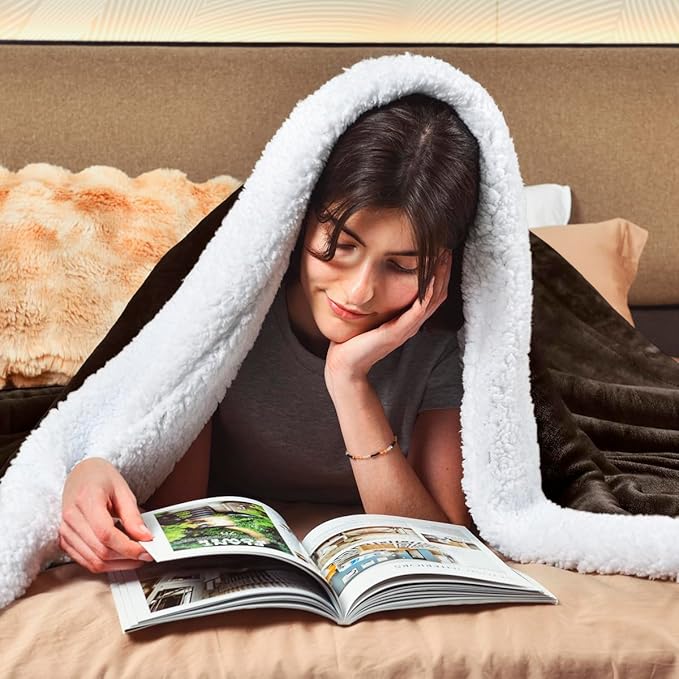 KAWAHOME Sherpa Fleece Throw Blanket for Bed - Extra Warm and Heavy Thick Throw Blankets for Winter, Super Soft 500GSM Plush Blanket, 50"X 60" Brown
