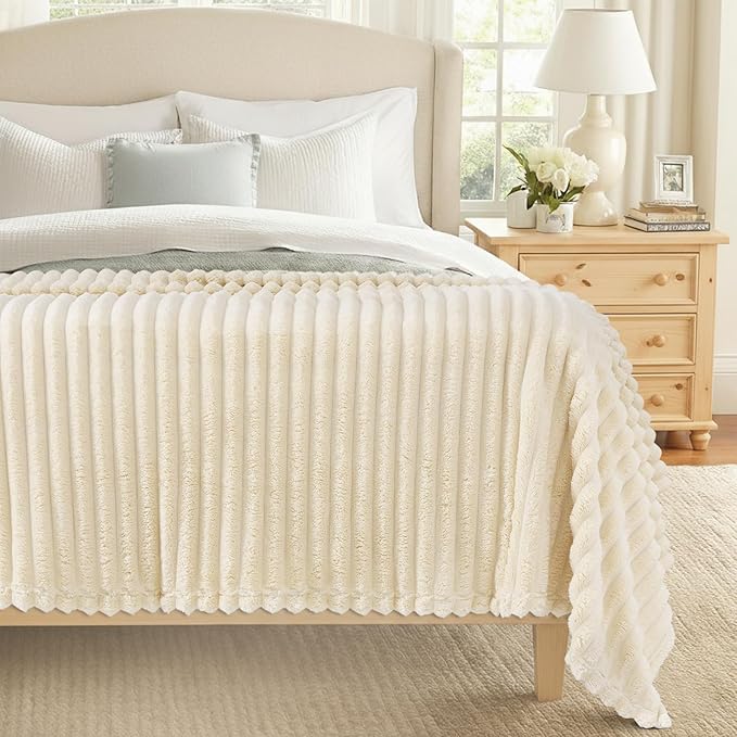 decorUhome Christmas Soft Fleece Beige Throw Blanket for Couch, Cozy Fluffy Plush Flannel Striped Blanket for Sofa Bed, Lightweight Decorative Ribbed Fuzzy Blanket for Woman, 50x60 Inches