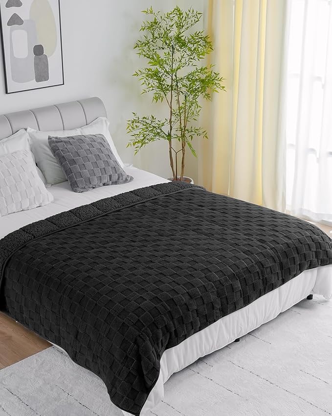Uttermara Sherpa Fleece Weighted Blanket for Adults 15 lbs Queen Size, Dual Sided Warm 3D Jacquard Sherpa Heavy Blanket, Soft Fuzzy Weighted Blankets for Couch Bed Sofa, 60 x 80 inches Black
