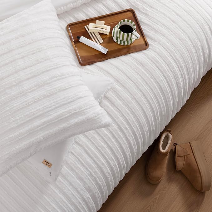 UGG Full/Queen Comforter Set with 2 Pillow Shams Plush Faux Fur Bedding Soft Warm Down Alternative Comforter Washable Hypoallergenic Fluffy Blanket Set for Bedroom, Full/Queen, White Snow (Kenzie)