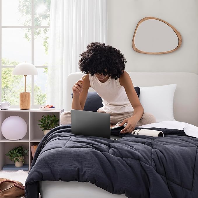 UGG Twin/XL Twin Comforter Set with 1 Pillow Sham, Lightweight Down Alternative Blanket, All Season, Washable & Hypoallergenic Bedding Set for College Apartment or Dorm Essentials, Navy Blue (Lenora)