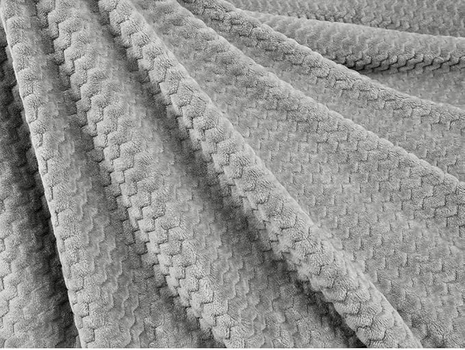 Premium Chevron Fleece Sherpa Throw Blanket for Couch, Sofa by Pavilia | Soft, Cozy, Fluffy, Warm, | Fuzzy Lightweight Microfiber, Luxury Reversible Gray Plush Throw for TV | 50 x 60 Inches