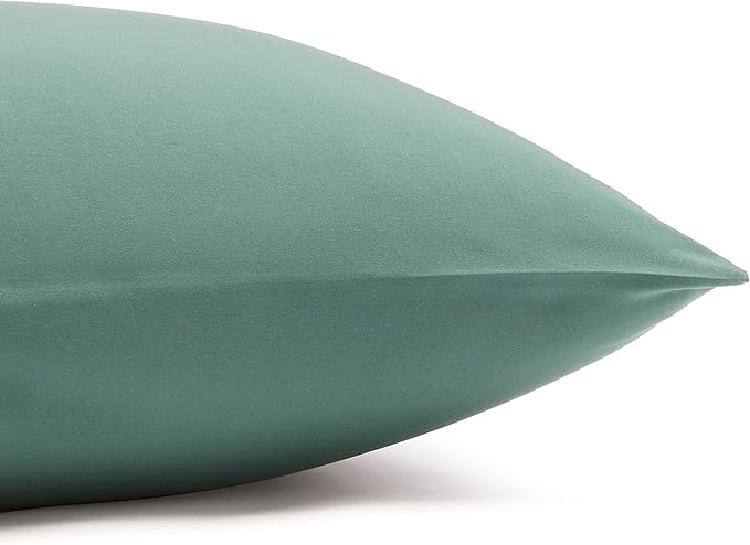 Amazon Basics Lightweight Super Soft, Breathable Easy Care Microfiber 4-Piece Bed Sheet Set with 14-Inch Deep Pockets, Queen, Emerald Green, Solid