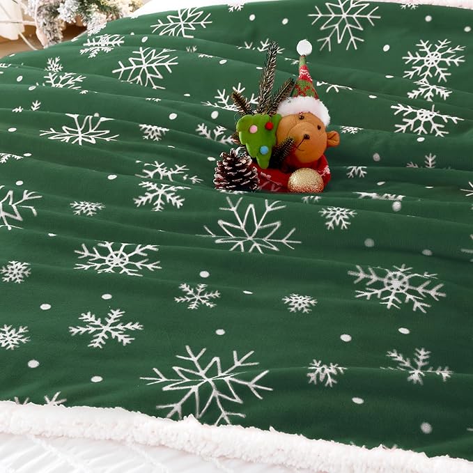 Touchat Christmas Throw Blanket, Sherpa Christmas Blankets, Fuzzy Fluffy Soft Cozy Blanket, Fleece Flannel Plush Microfiber Blanket for Couch Bed Sofa (60" X 80",Green Snowflake)