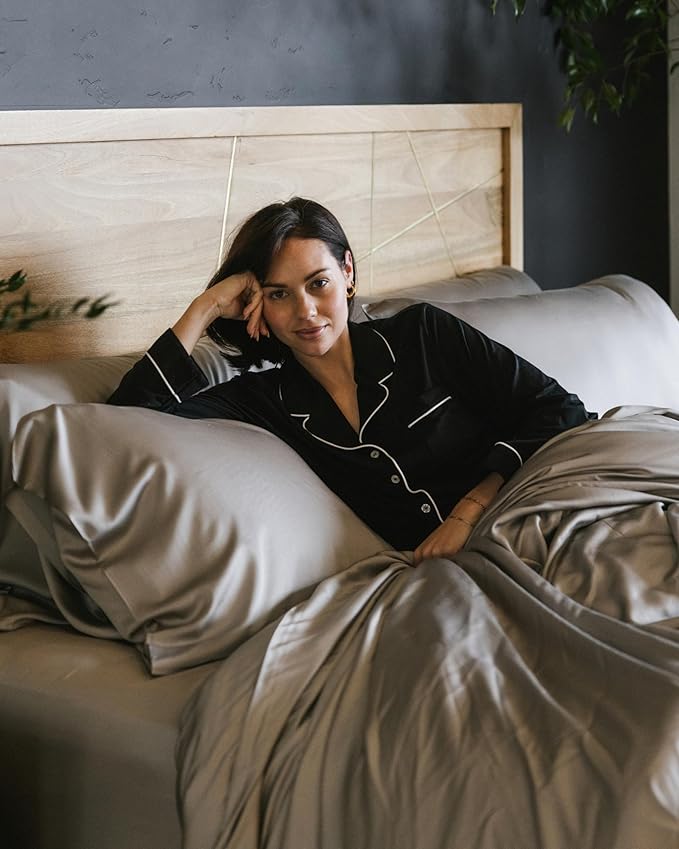 Cozy Earth Luxury Duvet Cover Twin - 100% Viscose from Bamboo - Ultra-Soft, Cooling & Lightweight Duvet Cover - Temperature-Regulating Bedding with Concealed Zip & Interior Snap Closures - Dove Grey