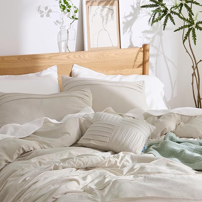 Bedsure Beige Oversized Queen Comforter Set - 4 Pieces Pinch Pleat Bed Set, Down Alternative Bedding Sets for All Season, 1 Comforter, 2 Pillowcases, 1 Decorative Pillow