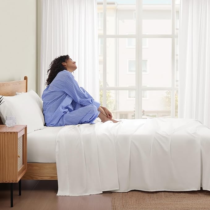 UGG Queen Sheet Set 4-Piece Luxury Cooling Sheets Deep Pockets Premium Bedding with 2 Pillow Shams Hypoallergenic Machine Washable Soft Lightweight Bed Set for Bedroom, Queen, White (Hedi)