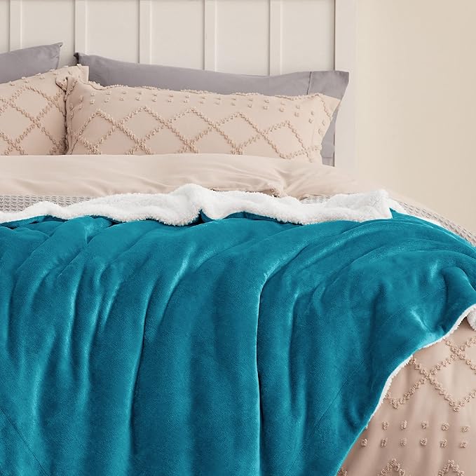 Bedsure GentleSoft Sherpa Fleece Throw Blanket for Couch - Thick and Warm Throw for Women and Men, Soft Fuzzy Plush Blanket for Winter, Teal, 50x60 Inches