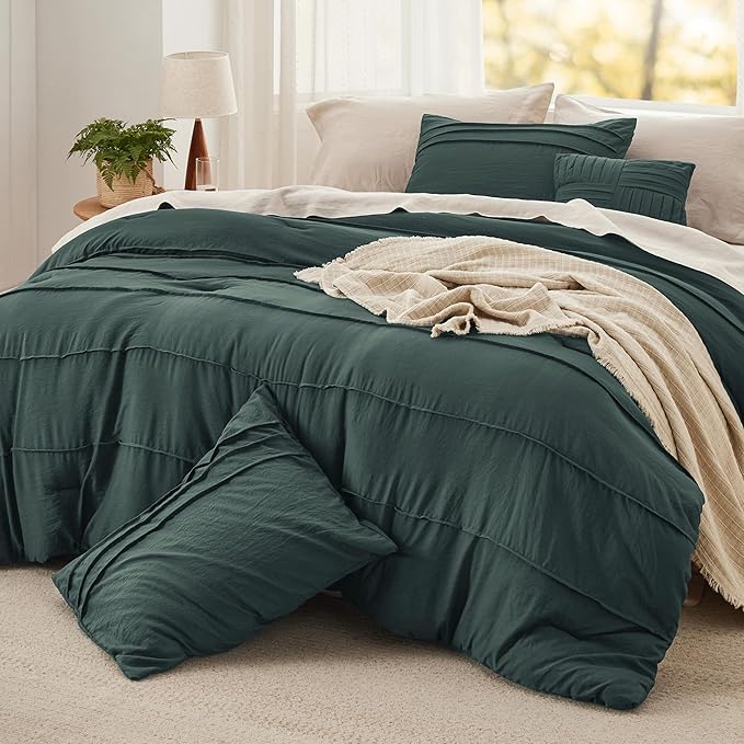 Bedsure Emerald Green Queen Comforter Set - 4 Pieces Pinch Pleat Bed Set, Down Alternative Bedding Sets for All Season, 1 Comforter, 2 Pillowcases, 1 Decorative Pillow