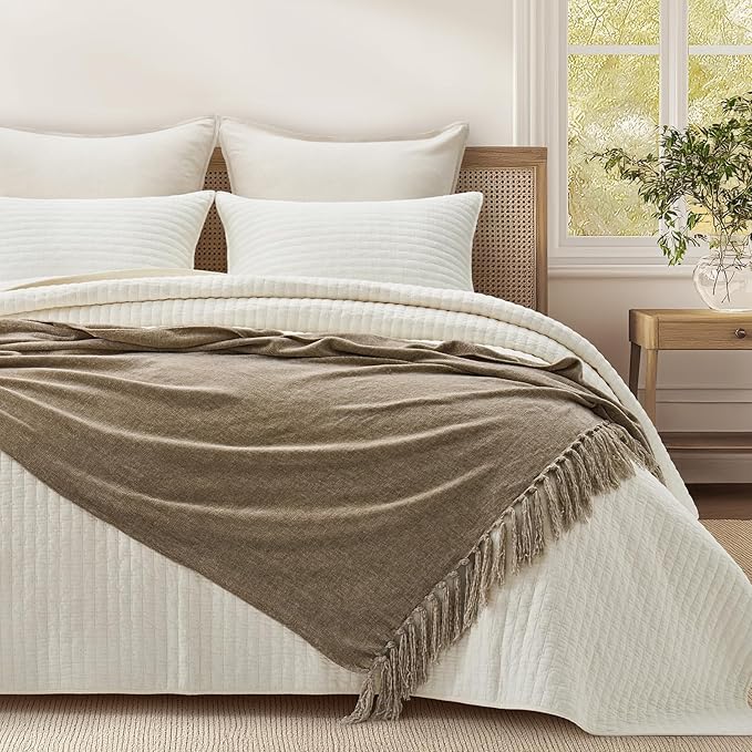 EVERGRACE Soft Chenille Throw Blanket for Couch, Cozy Plush Fuzzy Decorative Chenille Knit Throw Blanket with Tassels, Lightweight Blanket and Throws for Bed Sofa Gift Home Decor, Beige 60"x80"