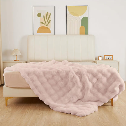 Pink Cozy Faux Fur Twin Blanket for Living Room Bedroom 60x80 Thick Ultra Soft Fuzzy Throw Blanket Fluffy Furry Bed Comforter Home Gifts 860 GSM