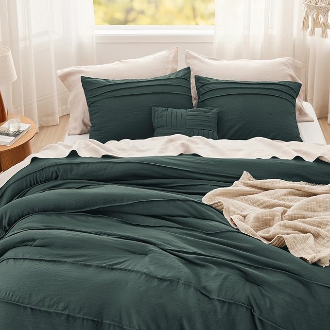 Bedsure King Comforter Set - 4 Pieces Pinch Pleat Bed Set, Emerald Green Boho Bedding for All Season, 1 Soft Comforter, 2 Pillowcases, 1 Decorative Pillow