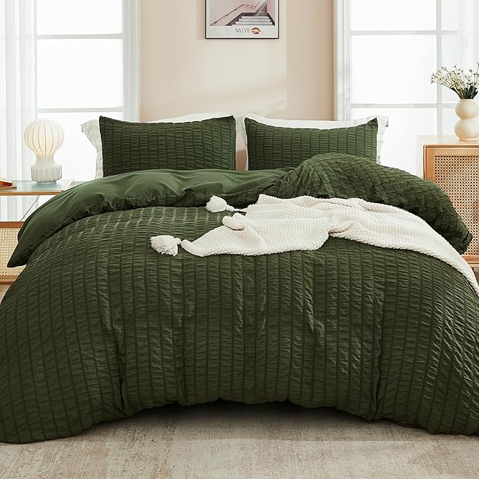 AveLom Dark Olive Green Seersucker Duvet Cover Set King (104 x 90 inches), 3 Pieces (1 Duvet Cover + 2 Pillowcases), Soft Washed Microfiber, Textured Duvet Cover with Zipper Closure, Corner Ties