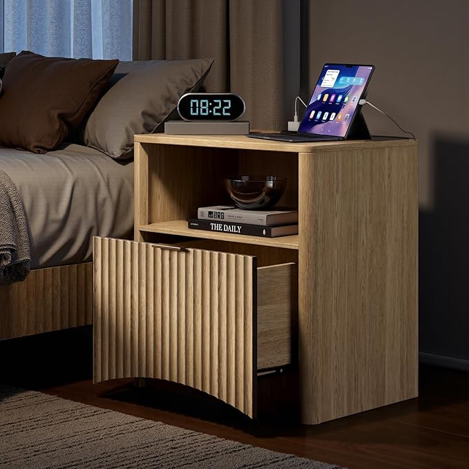 Evermagin Fluted Nightstand Set of 2 with Charging Station, Natural Oak Bedside Table with Drawer and Storage, Wood End Table Mid Century Modern, Large Night Stand for Bedroom