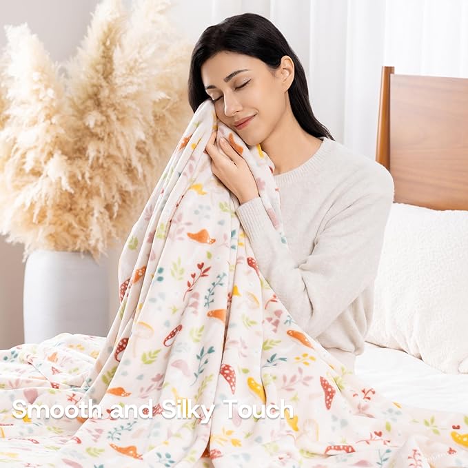 Luxury Printed Fleece Warm Blanket, Soft Lightweight Velvety Plush Throw for Couch and Bed, Cozy Comfy for All Seasons(Cream Various Mushrooms, 108×90 Inches)