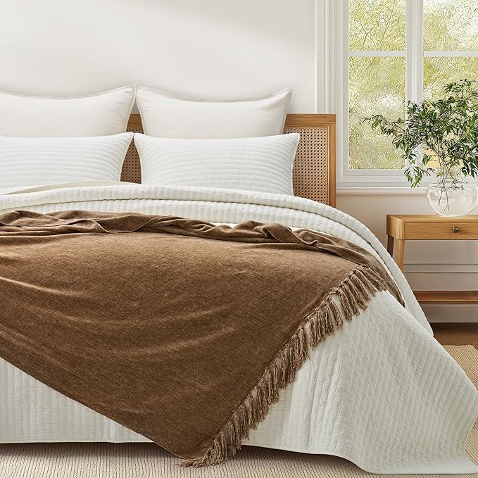 EVERGRACE Soft Chenille Throw Blanket for Couch, Cozy Plush Fuzzy Decorative Chenille Knit Throw Blanket with Tassels, Lightweight Blanket and Throws for Bed Sofa Gift Home Decor, Khaki 50"x60"