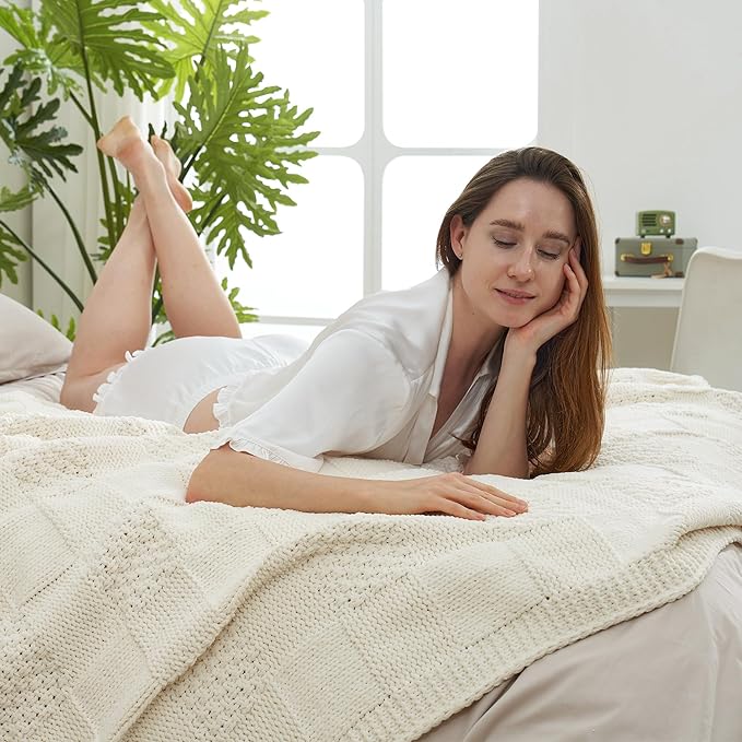 Amélie Home Checkered Chenille Knit Throw Blanket for Couch, Classic Texture Decorative Soft Blanket for Sofa, Chair & Bedroom, 50"x60", Ivory