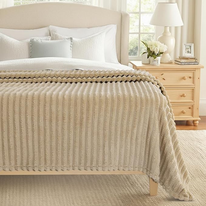 decorUhome Christmas Soft Fleece Light Brown Throw Blanket for Couch, Cozy Fluffy Plush Flannel Striped Blanket for Sofa Bed, Lightweight Decorative Ribbed Fuzzy Blanket for Woman, 50x60 Inches