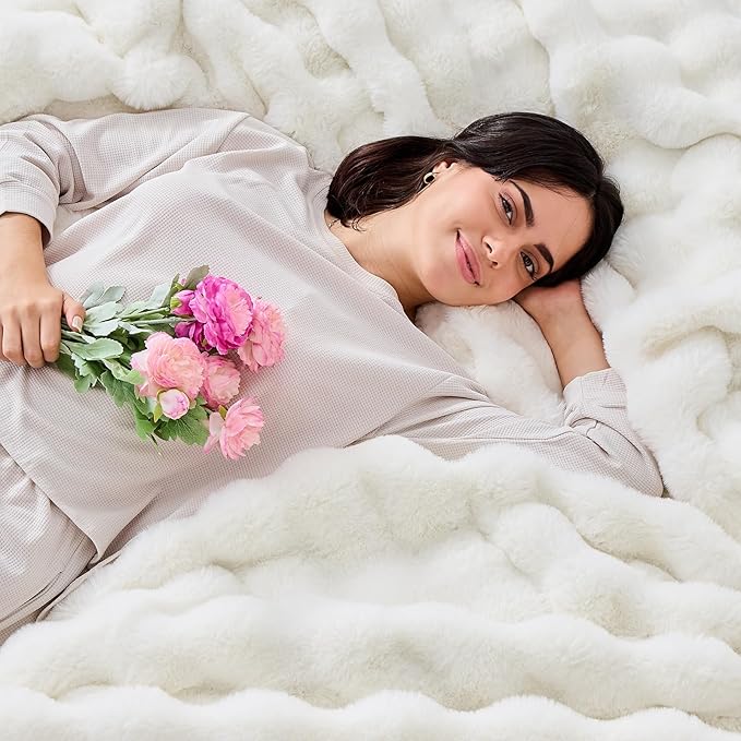 Fluffy Blanket for Couch Soft Luxury Faux Rabbit Fur Throw Cozy Fuzzy Plush Bubble Blanket Thick Warm Decorative Throw for Bed, Sofa (King Size 108''x90'', Cream White)