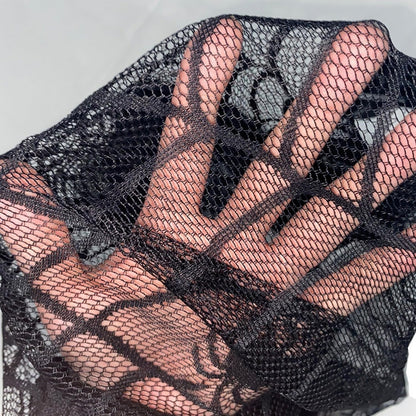 1-Pack Halloween Table Runner, Black Spider Web Lace Table Runner, Gothic Kitchen Decor, Fall-Themed Party Decorations, Spider Web Reusable Home Accent, 18 x 64 Inches