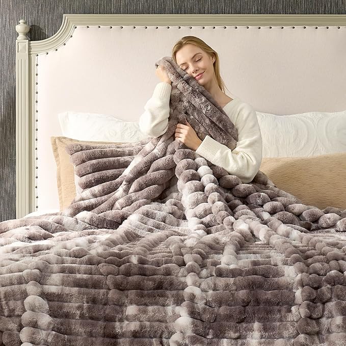 Cozy Bliss Faux Fur Throw Blanket for Couch, Cozy Warm Plush Striped Blanket for Sofa Bedroom Living Room, 60 * 80 Inches Tie-dye Grey