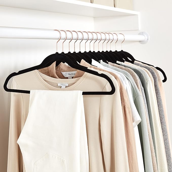 Amazon Basics Slim, Velvet, Non-Slip Sturdy Suit Clothes Hangers, Pack of 30, Black/Rose Gold