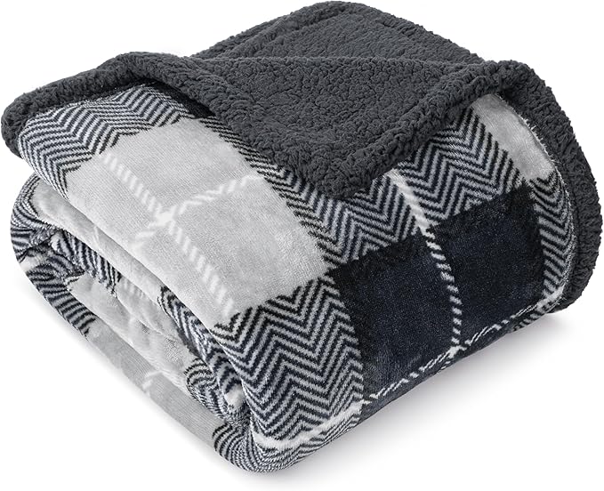 PAVILIA Charcoal Dark Grey Sherpa Throw Blanket for Couch, Plush Flannel Fleece, Soft Fuzzy Cabin for Sofa Bed, Warm Cozy Winter Gift, 50x60