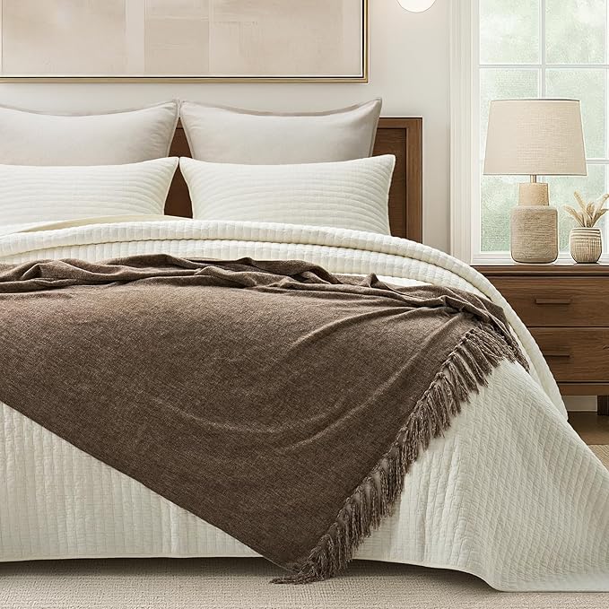 EVERGRACE Soft Chenille Throw Blanket for Couch, Cozy Plush Fuzzy Decorative Chenille Knit Throw Blanket with Tassels, Lightweight Blanket and Throws for Bed Sofa Gift Home Decor, Mocha Brown 50"x60"