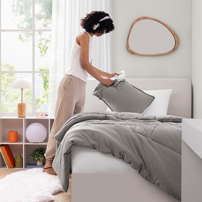UGG Twin/XL Twin Comforter Set with 1 Pillow Sham, Lightweight Down Alternative Blanket, All Season, Washable & Hypoallergenic Bedding Set for College Apartment Dorm Essentials, Light Grey (Leonora)