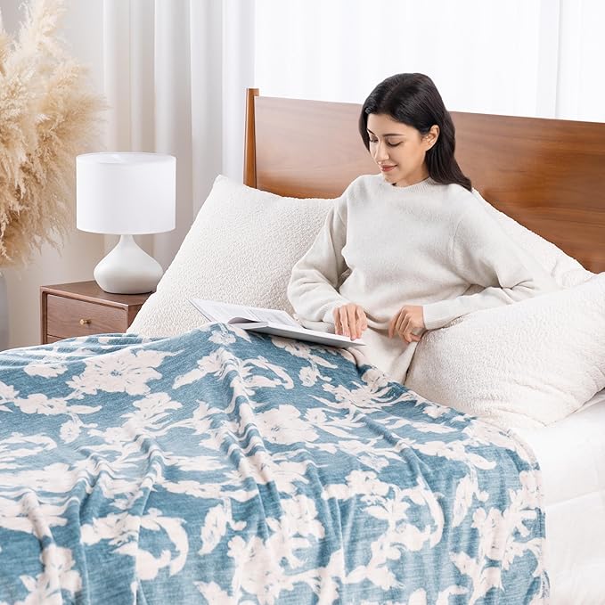 Luxury Printed Fleece Warm Blanket, Soft Lightweight Velvety Plush Throw for Couch and Bed, Cozy Comfy for All Seasons(Blue Floral Silhouette, 70×90 Inches)