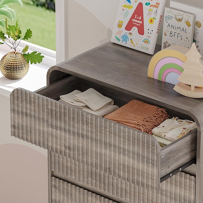 Tall Dresser for Bedroom with 5 Drawers, Fluted Chest of Drawers with Round Curved Corner, Hidden Handles, Modern Wood Storage Organizer for Bedroom, Nursery, Living Room