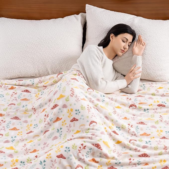 Luxury Printed Fleece Warm Blanket, Soft Lightweight Velvety Plush Throw for Couch and Bed, Cozy Comfy for All Seasons(Cream Various Mushrooms, 70×90 Inches)