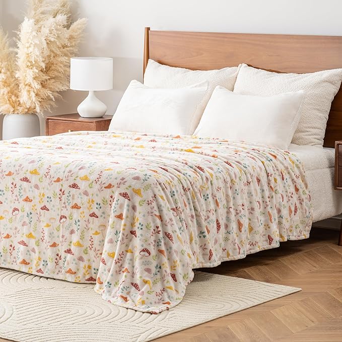 Luxury Printed Fleece Warm Blanket, Soft Lightweight Velvety Plush Throw for Couch and Bed, Cozy Comfy for All Seasons(Cream Various Mushrooms, 108×90 Inches)