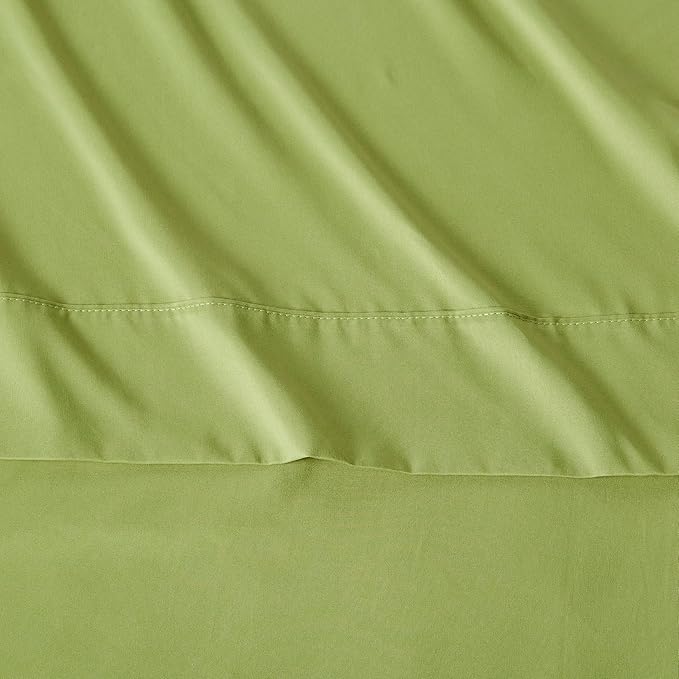 Amazon Basics Lightweight Microfiber 4-Piece Bed Sheet Set, Oliver Light, Solid, Queen