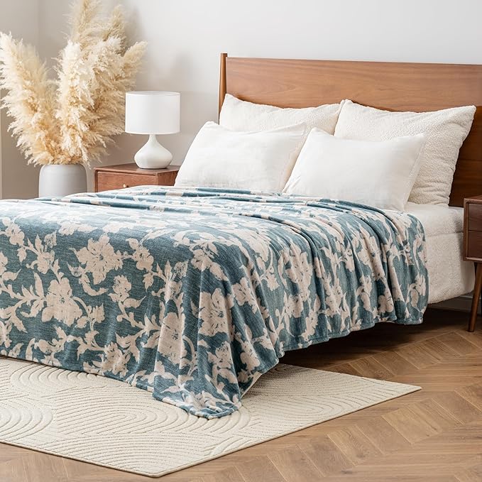 Luxury Printed Fleece Warm Blanket, Soft Lightweight Velvety Plush Throw for Couch and Bed, Cozy Comfy for All Seasons(Blue Floral Silhouette, 108×90 Inches)