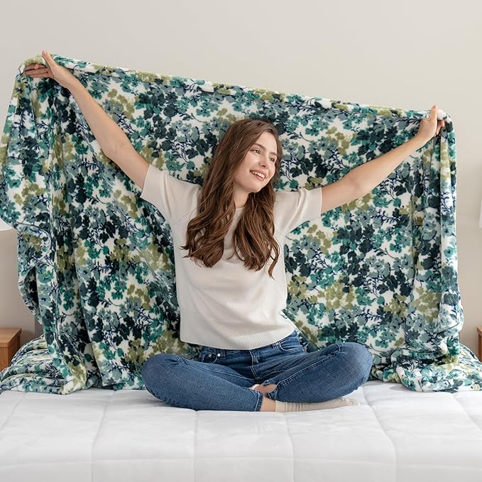 Berkshire Blanket-Classic Heavyweight Warm Soft Printed VelvetLoft® Plush Blanket, King Size Soft Fuzzy Blanket for Couch Sofa Bed, Floral Green, 90in x 108in