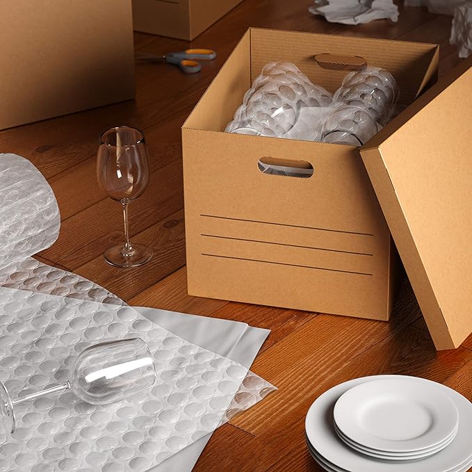 Amazon Basics Moving Boxes with Handles and Lids, 19 x 14.5 x 15.5 in, Brown, 10-Pack, Medium