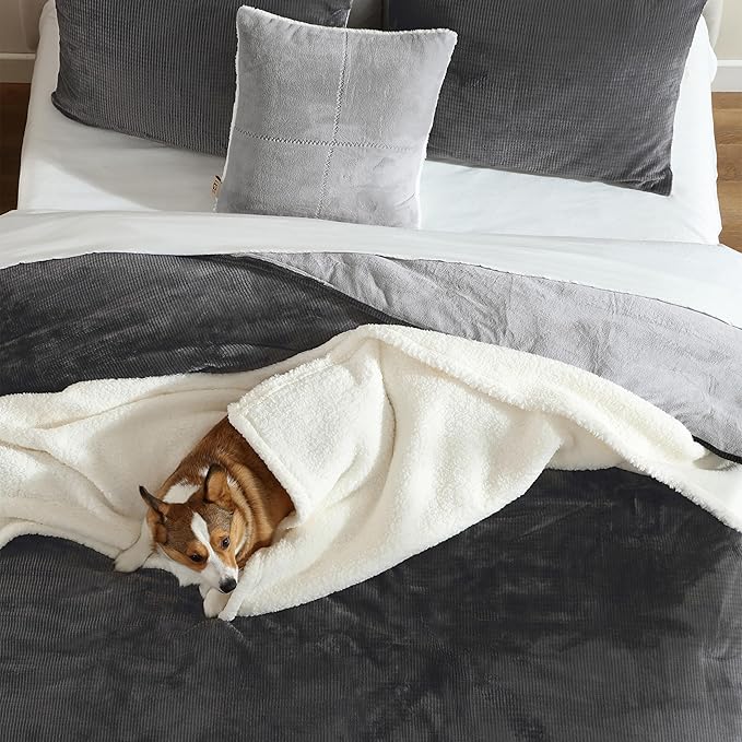 UGG Comforter Set 5 Piece Bed in a Bag with Throw Blanket, Decorative Pillow, Shams, and Reversible Comforter Hypoallergenic Washable Luxury Warm Fluffy Bedding Set, Charcoal Grey, King Size (Remina)