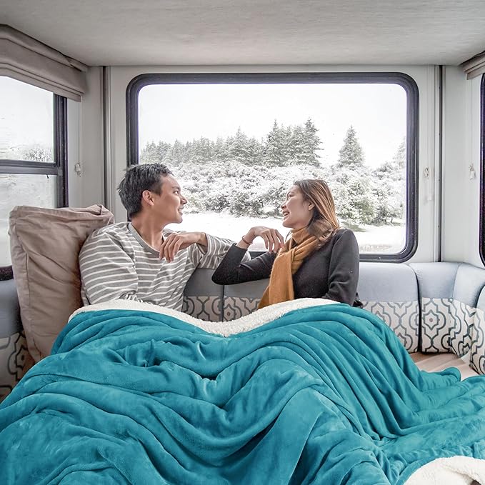 Utopia Bedding Sherpa Blanket Twin Size (Turquoise, 90x66 Inches) - Soft Lightweight Plush Fleece Reversible Blanket for Bed, Sofa, Couch, Camping and Travel